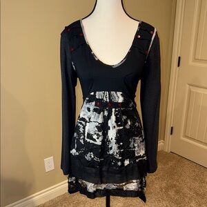 Dolcezza Black White Grey Long Sleeve Scoop Neck Tunic various fabric type artsy